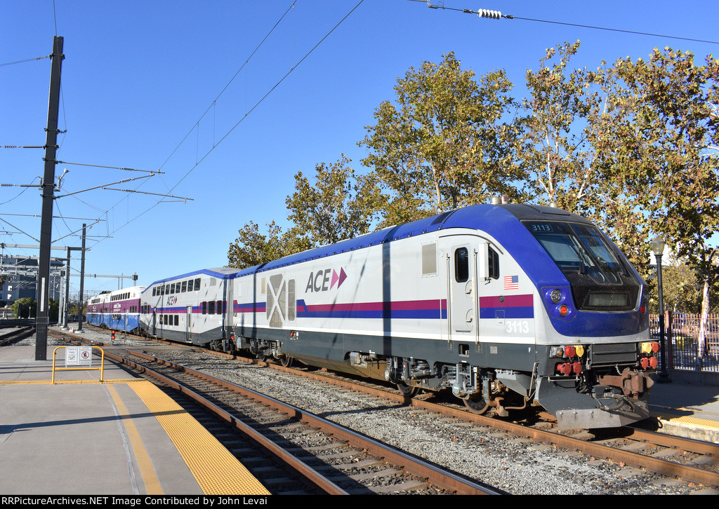 ACE Train # 06 heads away from San Jose Diridon Station